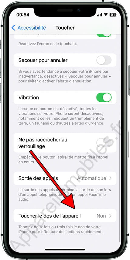 Toucher les dos de l´appareil iPhone